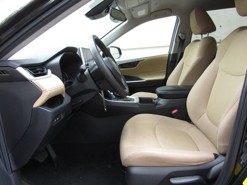 Certified 2023 Toyota RAV4 LE AWD/4WD image 10