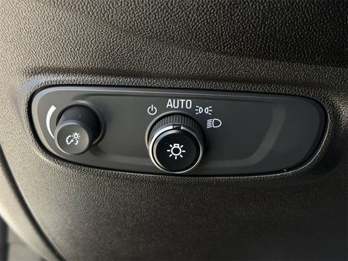 Used 2023 Chevrolet Equinox LT image 23