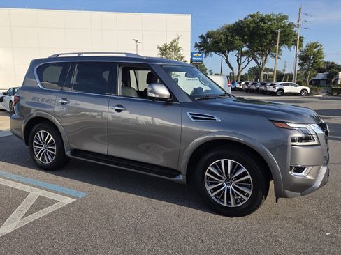 Used 2024 Nissan Armada SL w/ Captain's Chairs Package AWD/4WD image 7