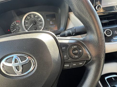 Used 2021 Toyota Corolla LE FWD image 17