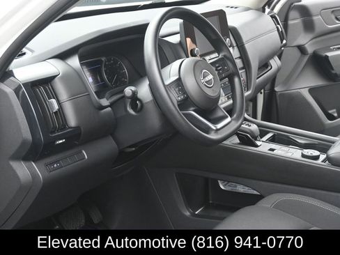 Used 2024 Nissan Pathfinder S AWD/4WD image 7