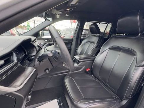 Used 2024 Jeep Grand Cherokee L Limited w/ Luxury Tech Group II image 19