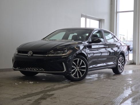 New 2026 Volkswagen Jetta SE image 2