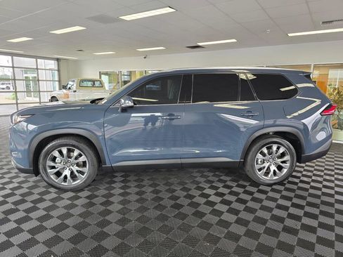 Used 2024 Toyota Grand Highlander AWD image 6