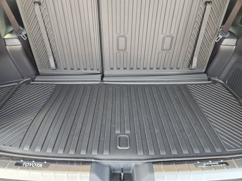 Used 2025 Toyota Grand Highlander AWD image 37