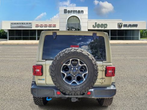 Used 2022 Jeep Wrangler Unlimited Rubicon 4xe w/ Cold Weather Group AWD/4WD image 6