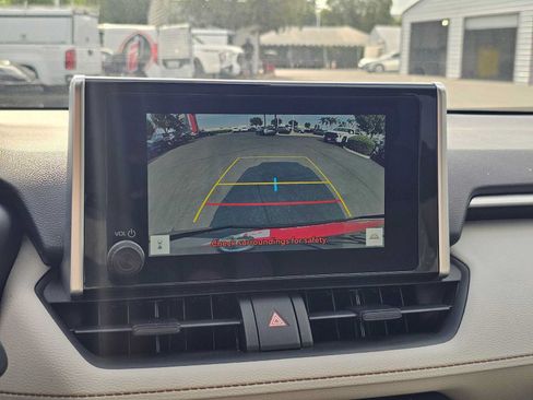 Certified 2025 Toyota RAV4 XLE FWD image 27