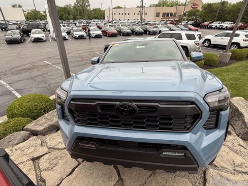 New 2026 Toyota Tacoma TRD Off-Road AWD/4WD image 4