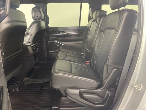 Used 2024 Jeep Wagoneer 4WD w/ HD Trailer Tow Package image 23