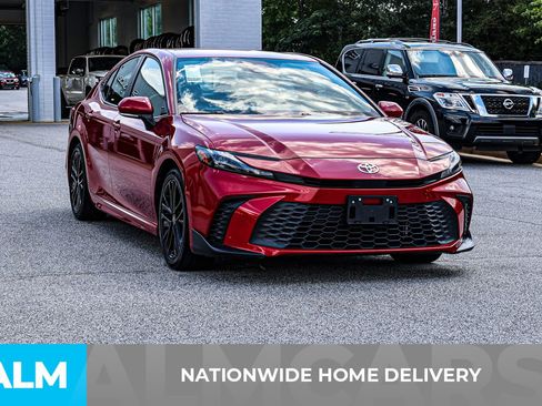 Used 2025 Toyota Camry SE image 5