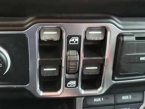 Used 2021 Jeep Wrangler Unlimited Sahara AWD/4WD image 26