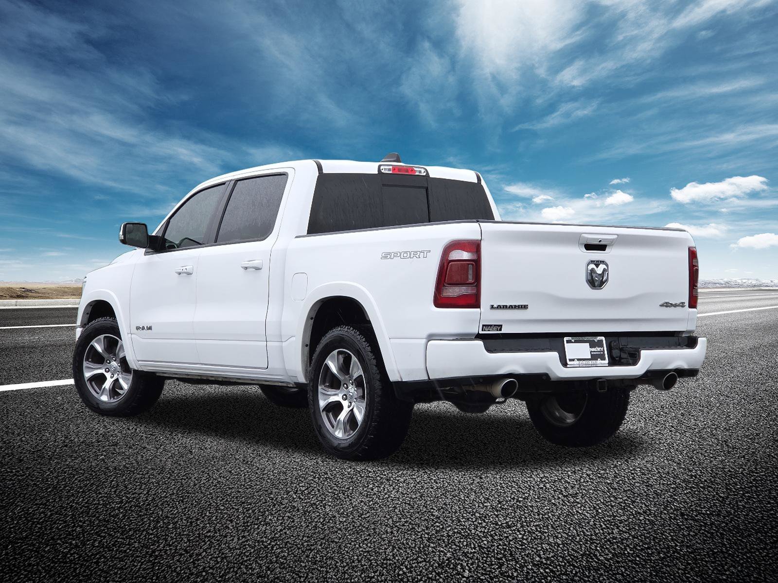 Used 2022 RAM 1500 Laramie w/ Sport Appearance Package AWD/4WD image 18