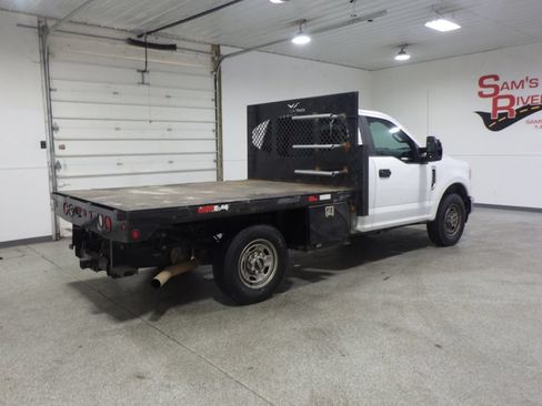 Used 2021 Ford F250 XL w/ Power Equipment Group RWD image 4