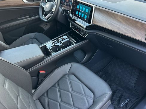 New 2026 Volkswagen Atlas SE image 15