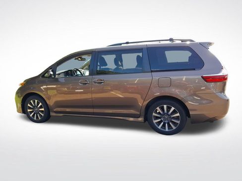 Used 2018 Toyota Sienna LE AWD/4WD image 4