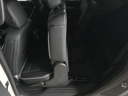New 2026 Buick Enclave Sport Touring w/ LPO, Floor Liner Package FWD image 33