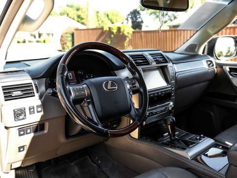 Used 2018 Lexus GX 460 Premium AWD/4WD image 3