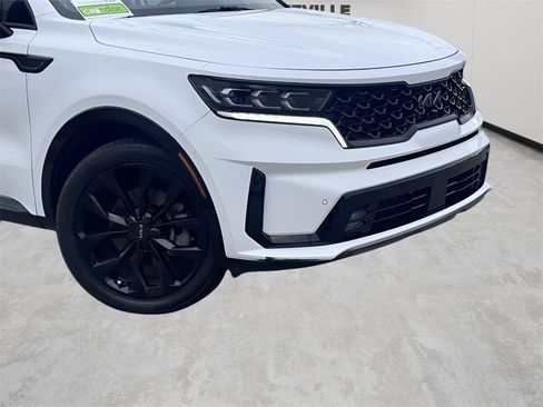 Used 2022 Kia Sorento SX image 3