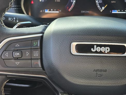 Used 2023 Jeep Grand Cherokee Laredo image 15