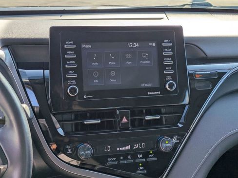 Used 2023 Toyota Camry SE image 10