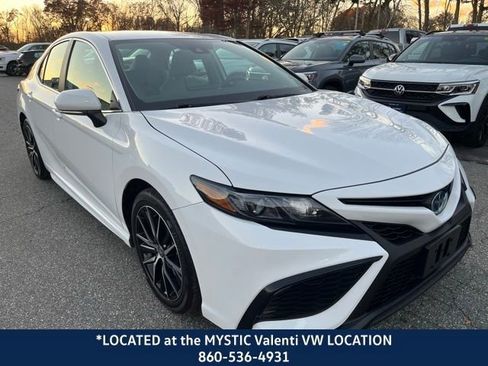 Used 2024 Toyota Camry SE image 4