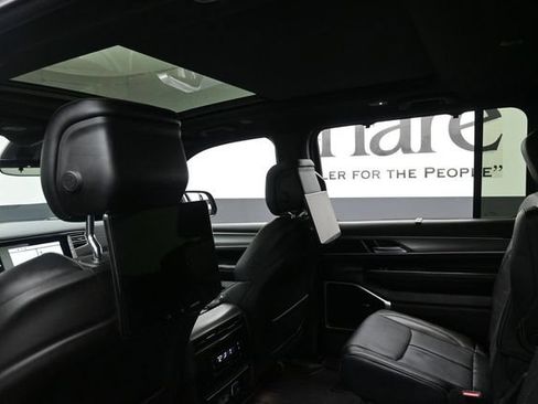 Used 2023 Jeep Wagoneer Series II w/ Convenience Group I AWD/4WD image 26