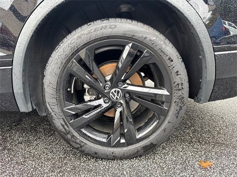 Certified 2024 Volkswagen Tiguan SE R-Line image 20