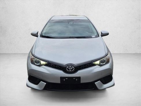 Used 2018 Toyota Corolla iM image 2