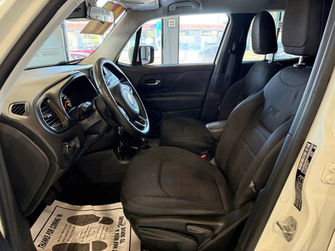 Used 2017 Jeep Renegade Altitude image 9