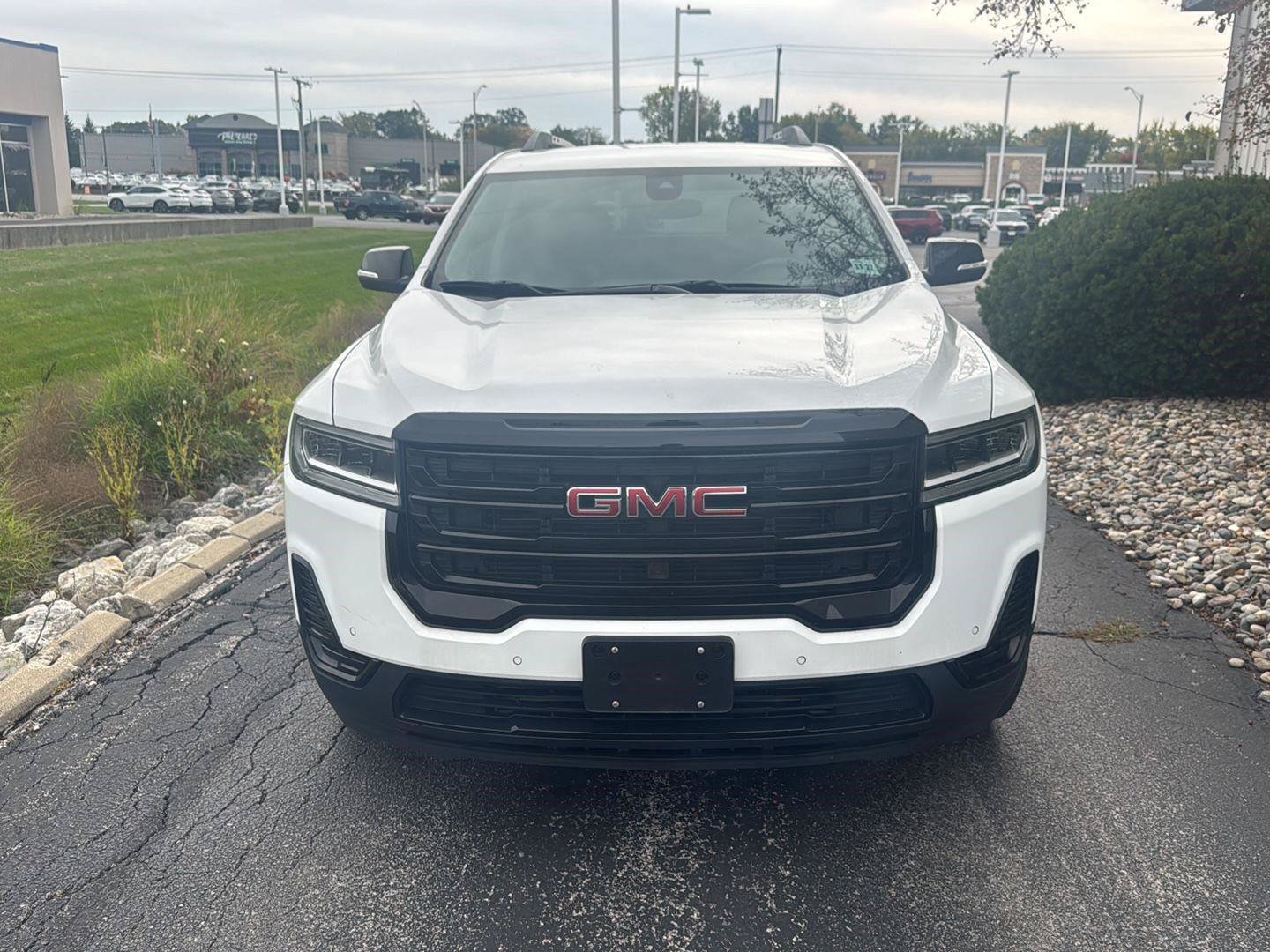 Used 2023 GMC Acadia SLE w/ Driver Convenience Package AWD/4WD image 2