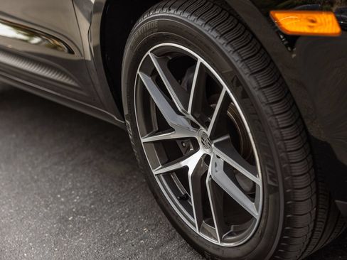 Certified 2026 Porsche Macan AWD/4WD image 26