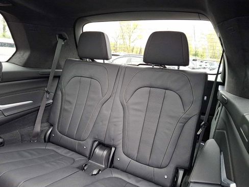Used 2022 BMW X7 xDrive40i w/ Premium Package AWD/4WD image 10