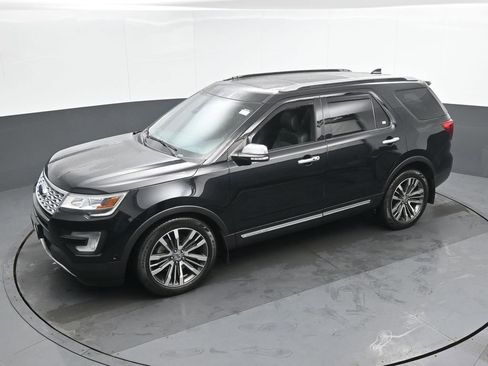 Used 2017 Ford Explorer Platinum image 43
