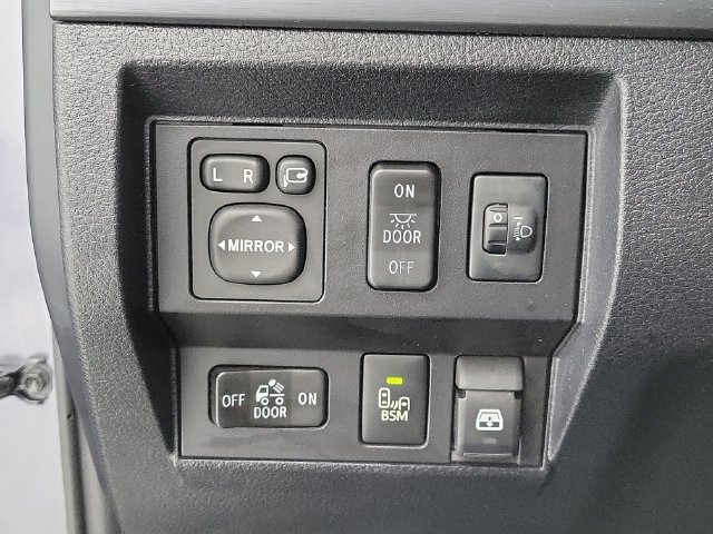 Used 2017 Toyota Tundra Platinum AWD/4WD image 30