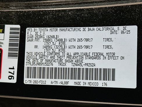 Used 2025 Toyota Tacoma TRD Off-Road image 12