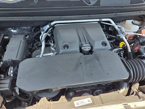 Used 2025 Chevrolet Colorado W/T w/ WT Custom Package RWD image 16