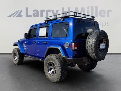 Used 2018 Jeep Wrangler Unlimited Sahara AWD/4WD image 4