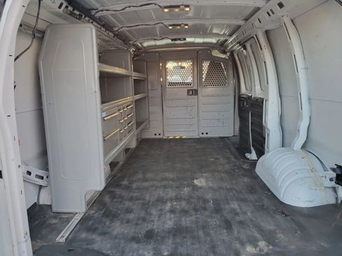 Used 2017 GMC Savana 2500 image 30