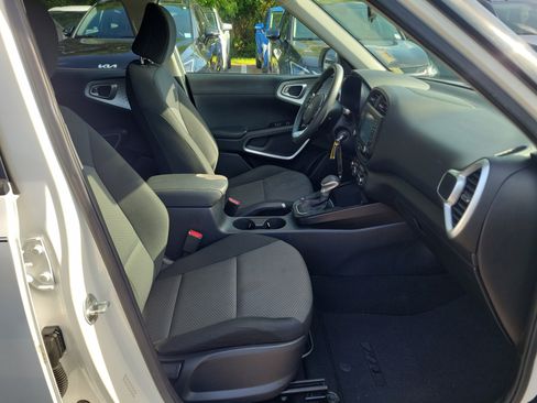 Used 2020 Kia Soul LX FWD image 7