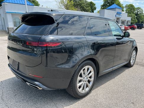 Used 2025 Land Rover Range Rover Sport SE AWD/4WD image 5