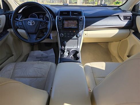 Used 2015 Toyota Camry LE image 5