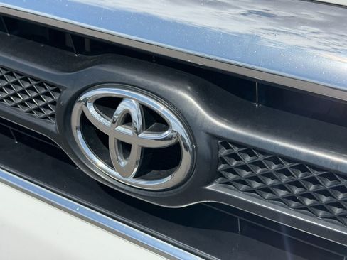 Used 2014 Toyota Tacoma PreRunner w/ SR5 Package RWD image 6