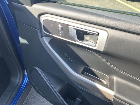 Used 2023 Ford Explorer XLT w/ Equipment Group 202A image 10