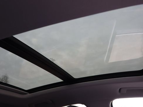 Used 2022 Audi e-tron Premium Plus w/ Premium Plus Package image 16