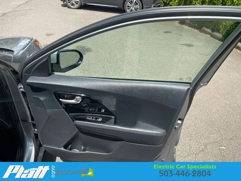 Used 2022 Kia Niro EX FWD image 45