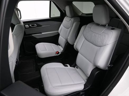 Certified 2025 Ford Explorer Platinum w/ Ultimate Package image 25