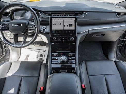 Used 2022 Jeep Grand Cherokee Overland w/ Luxury Tech Group IV image 3