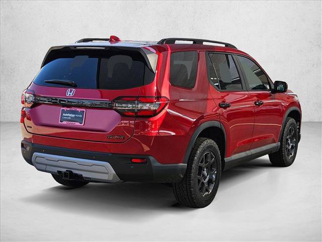 Used 2025 Honda Pilot TrailSport image 2