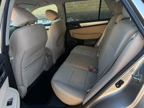 Used 2017 Subaru Outback 2.5i Premium image 7
