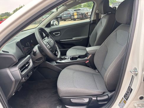 Used 2025 Kia K4 FWD image 25